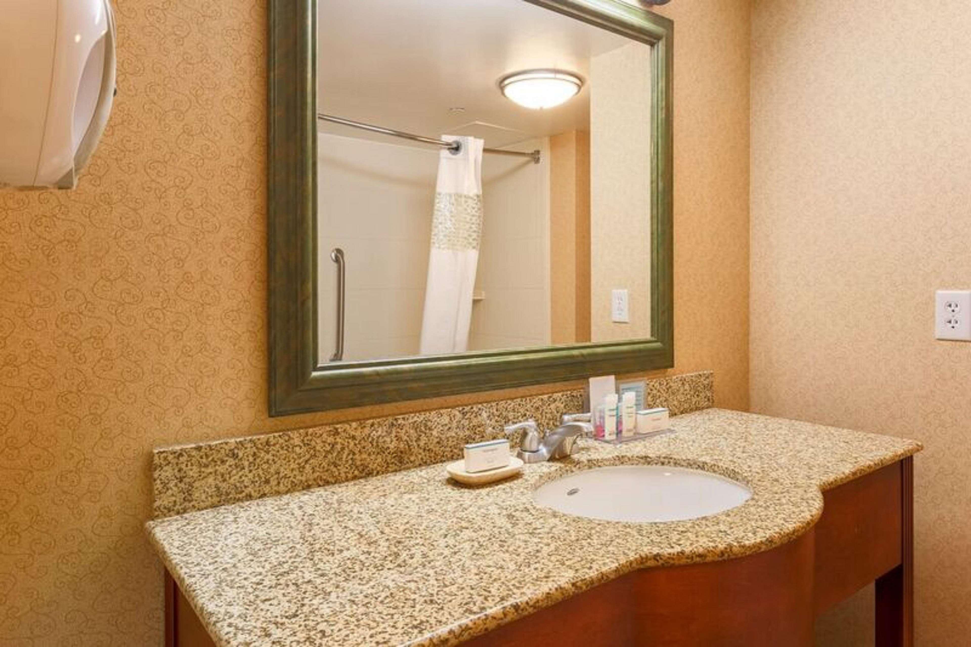 Hampton Inn & Suites Poughkeepsie Spackenkill Екстер'єр фото