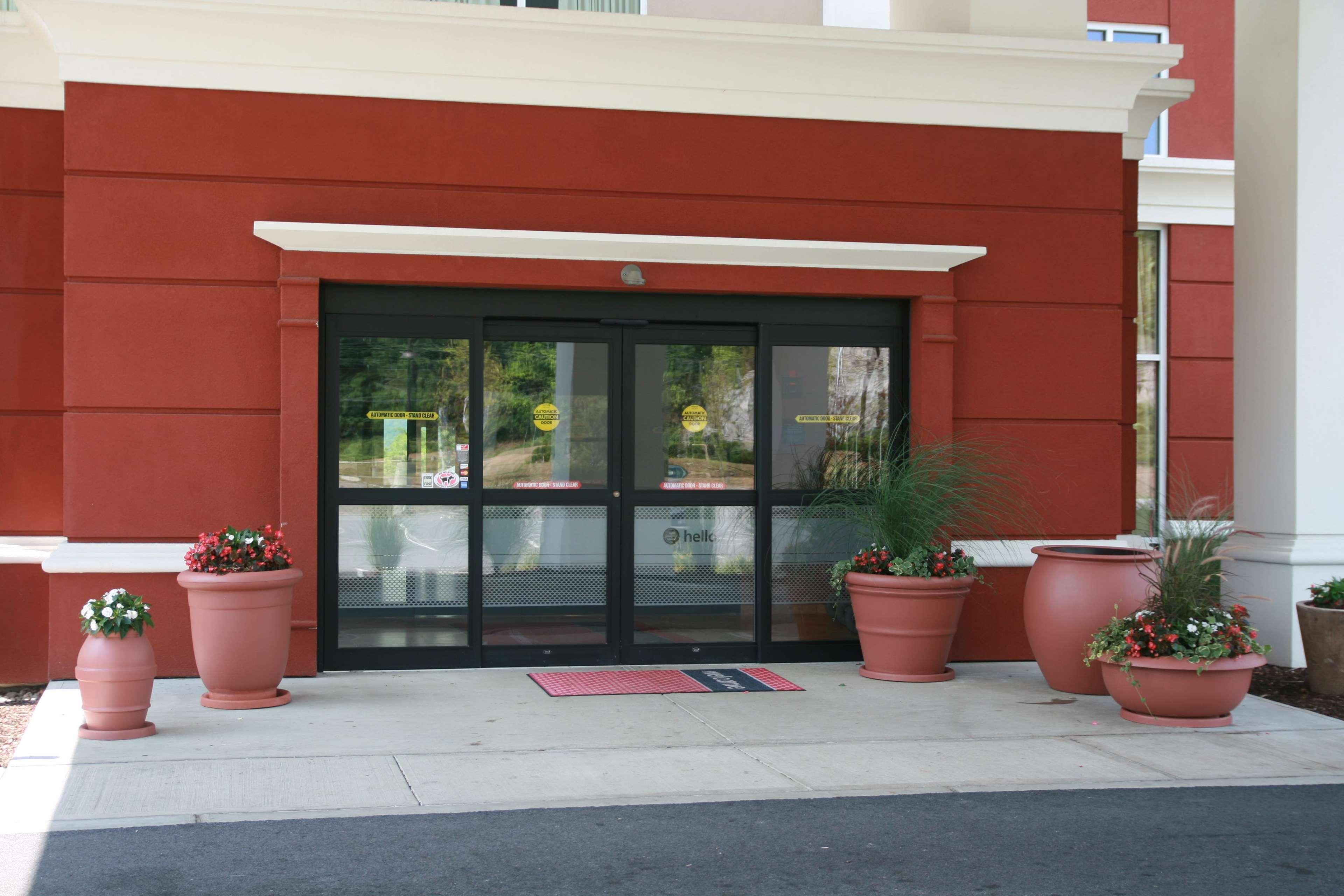 Hampton Inn & Suites Poughkeepsie Spackenkill Екстер'єр фото