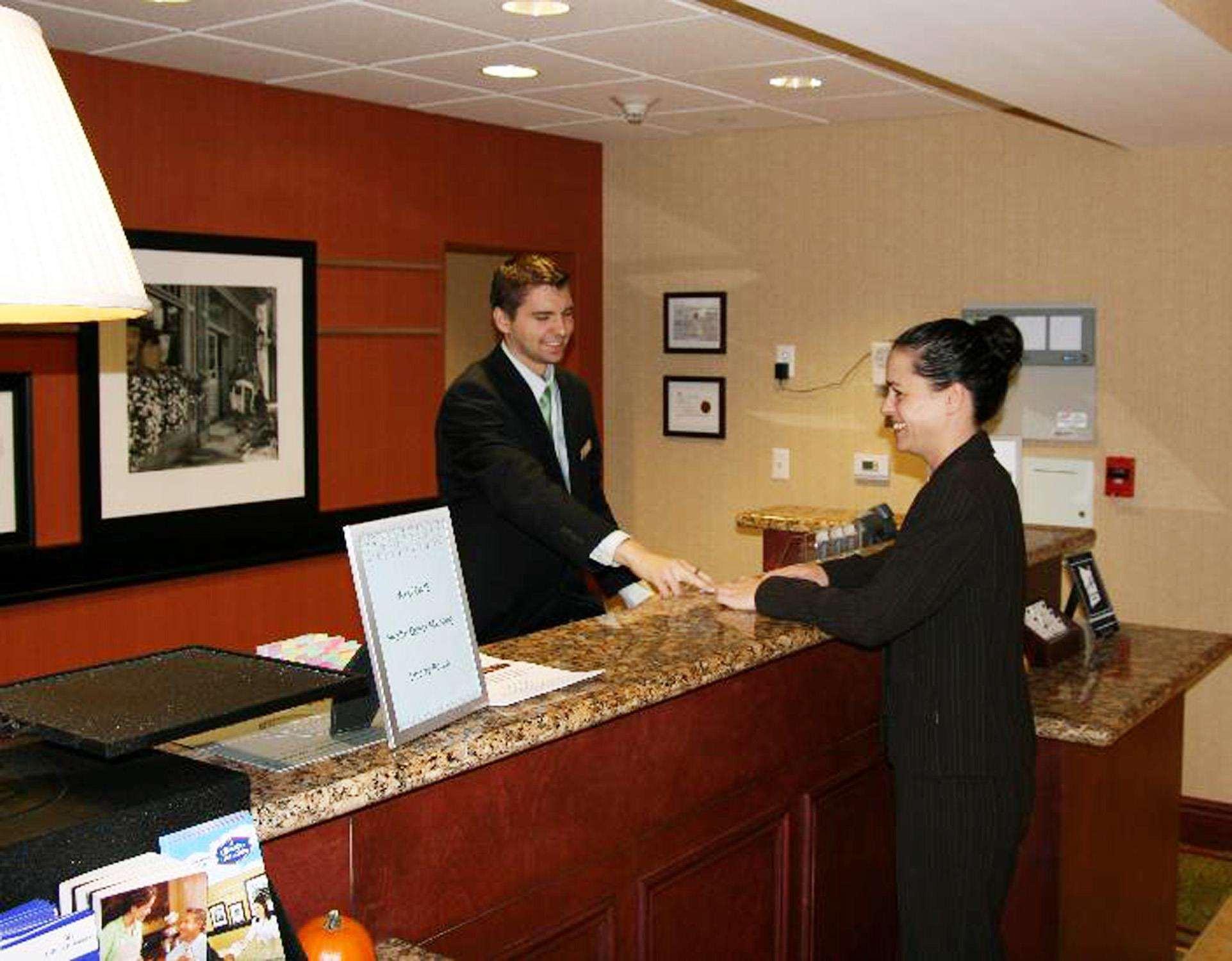 Hampton Inn & Suites Poughkeepsie Spackenkill Екстер'єр фото