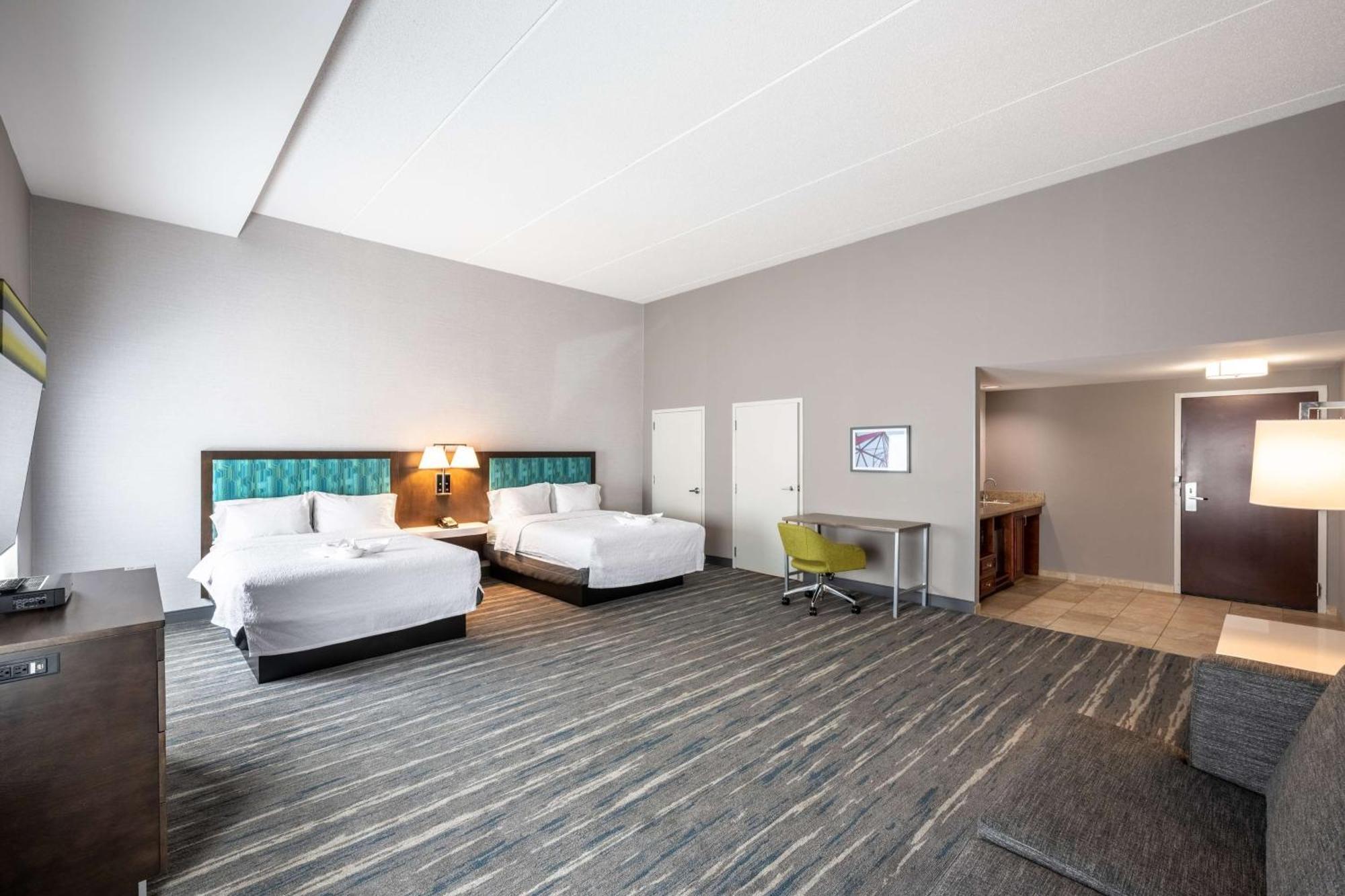 Hampton Inn & Suites Poughkeepsie Spackenkill Екстер'єр фото