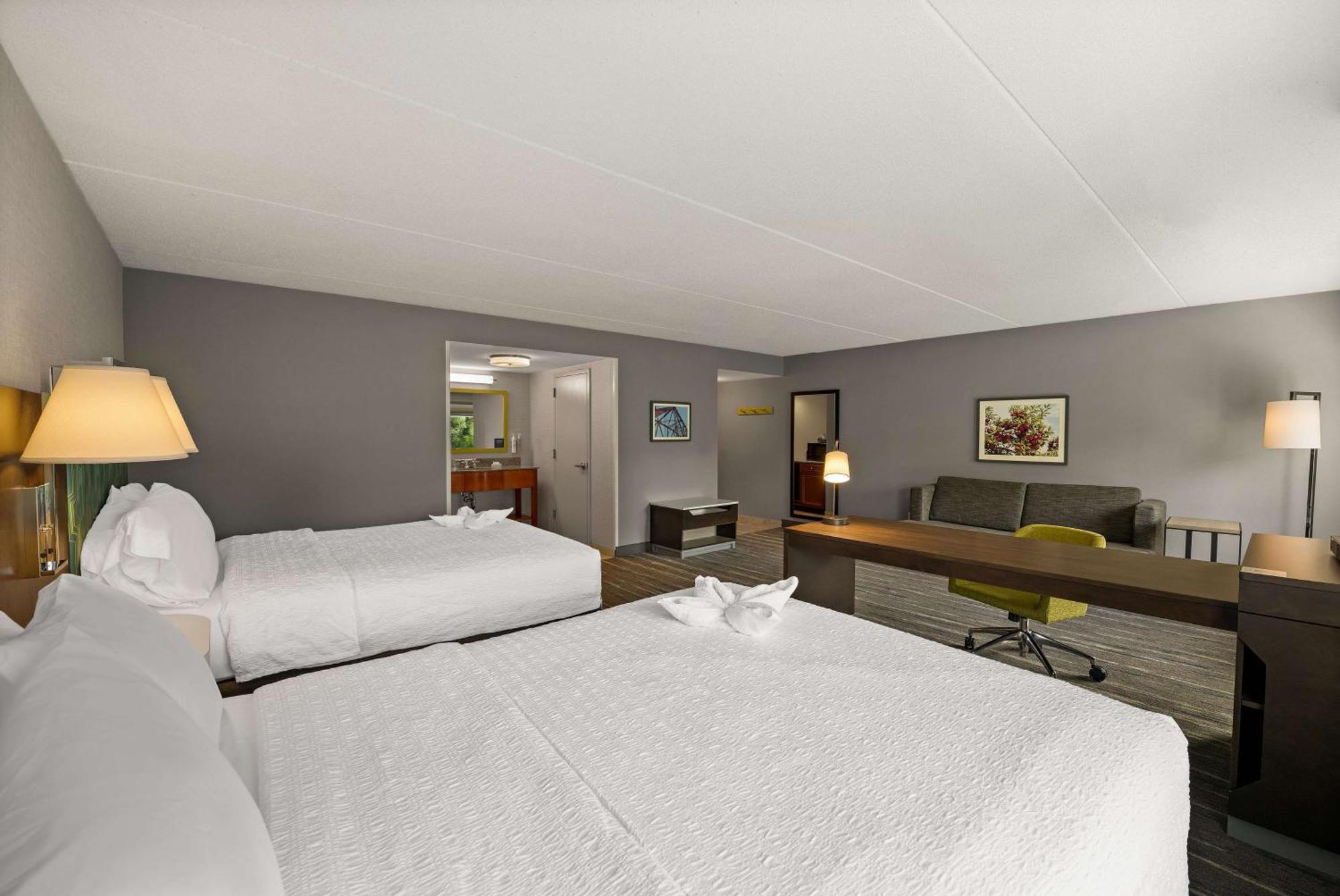 Hampton Inn & Suites Poughkeepsie Spackenkill Екстер'єр фото
