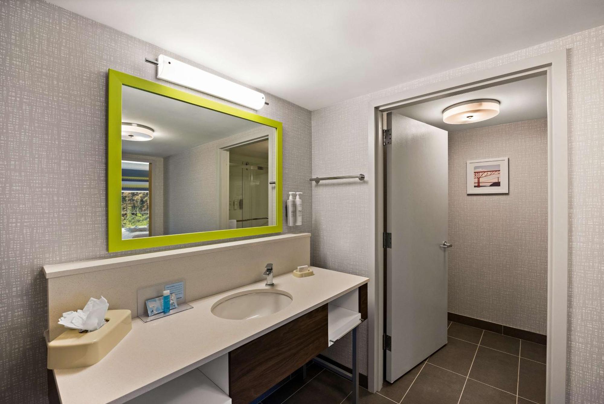 Hampton Inn & Suites Poughkeepsie Spackenkill Екстер'єр фото
