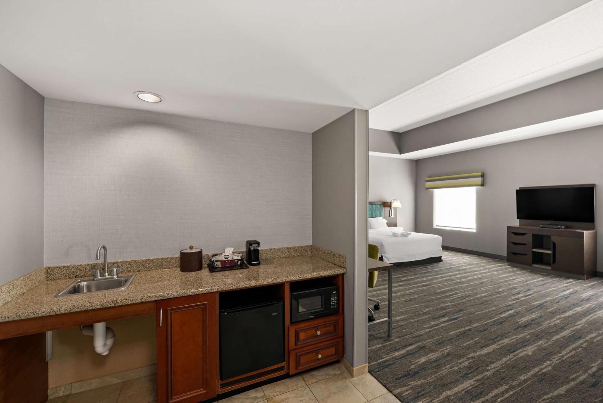 Hampton Inn & Suites Poughkeepsie Spackenkill Екстер'єр фото