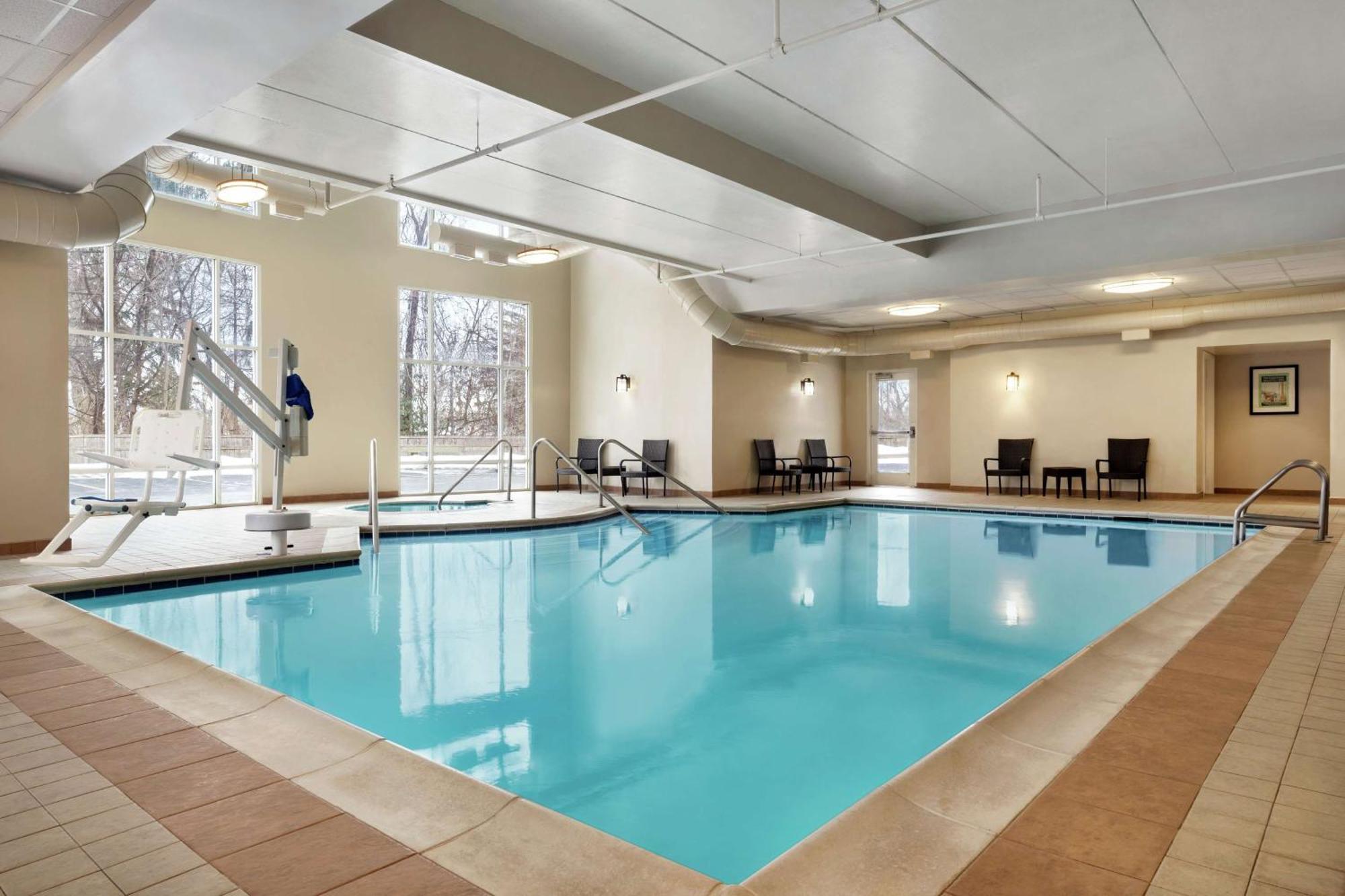 Hampton Inn & Suites Poughkeepsie Spackenkill Екстер'єр фото