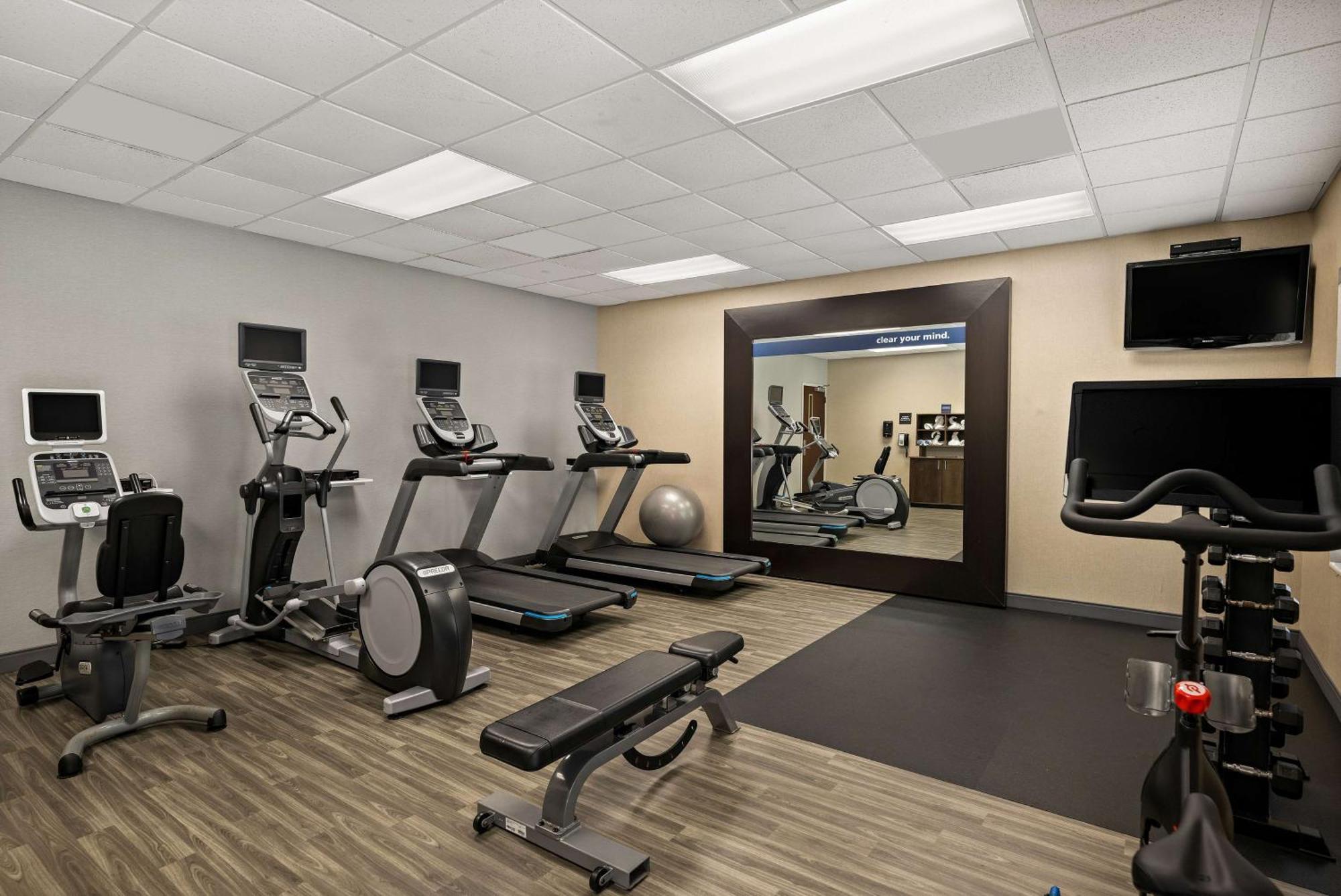 Hampton Inn & Suites Poughkeepsie Spackenkill Екстер'єр фото