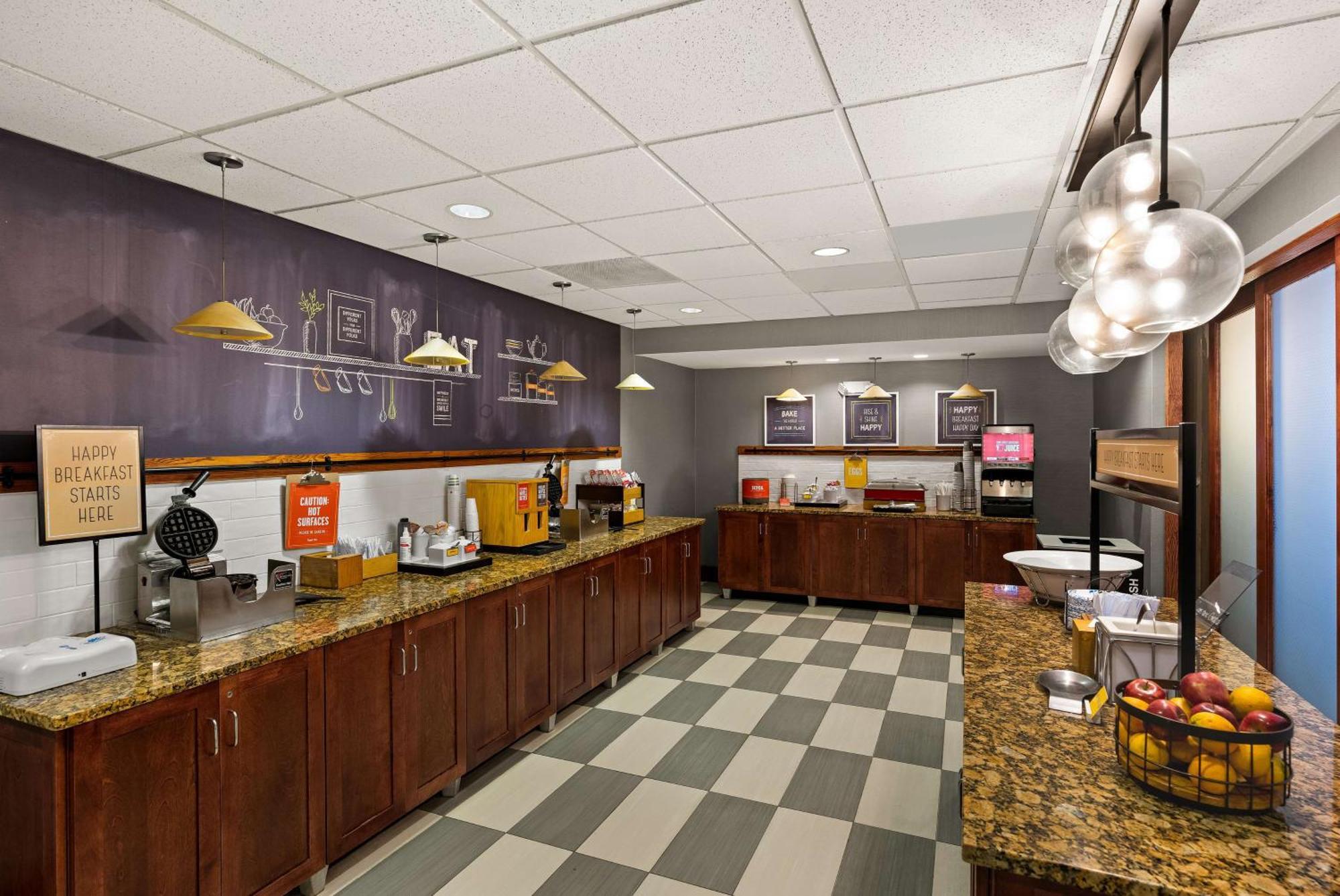 Hampton Inn & Suites Poughkeepsie Spackenkill Екстер'єр фото