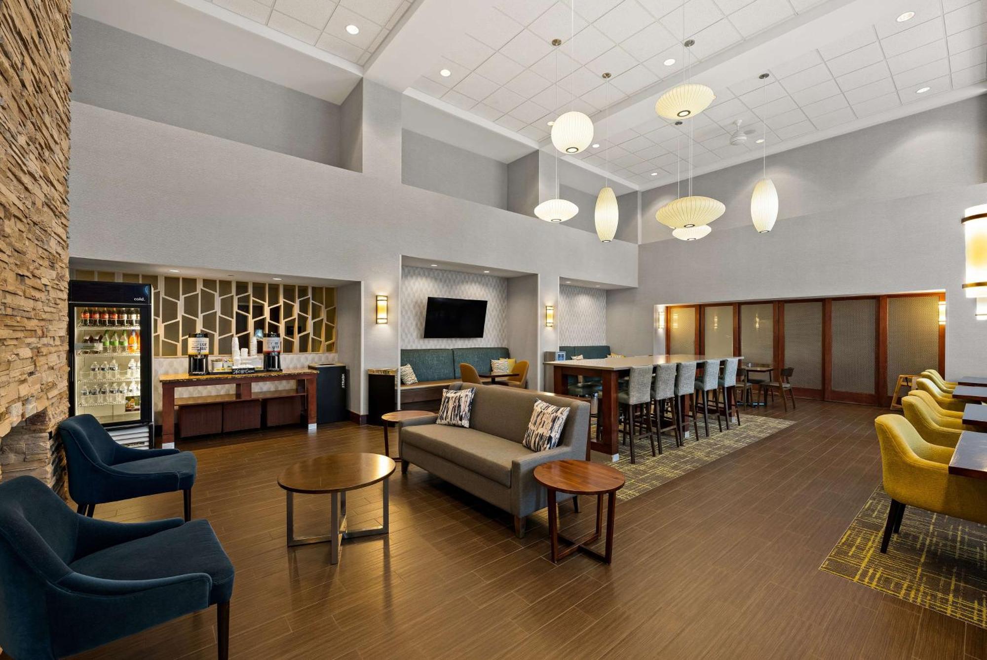 Hampton Inn & Suites Poughkeepsie Spackenkill Екстер'єр фото