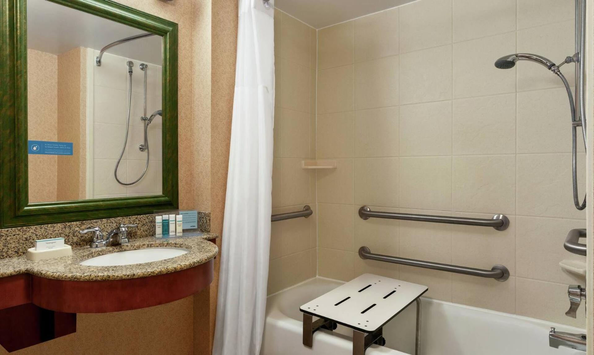 Hampton Inn & Suites Poughkeepsie Spackenkill Екстер'єр фото